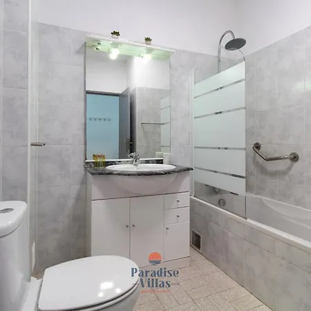 Apartment Cozy 1-bedroom Apartment, Pool,