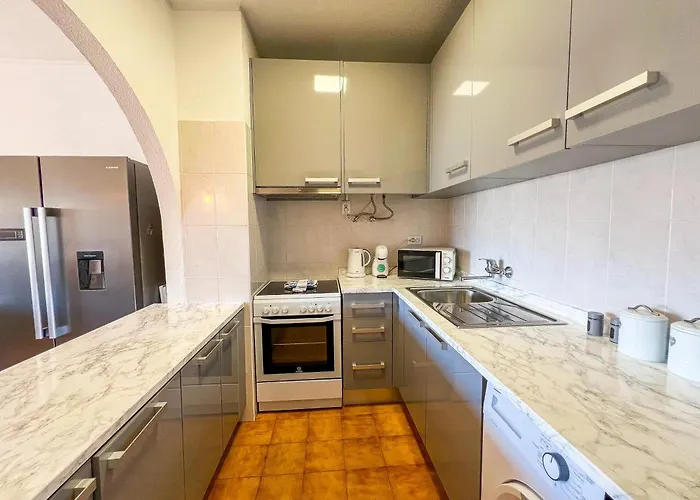 Cozy 1-bedroom Apartment, Pool, 아파트