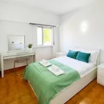 Cozy 1-bedroom Apartment, Pool, アパート