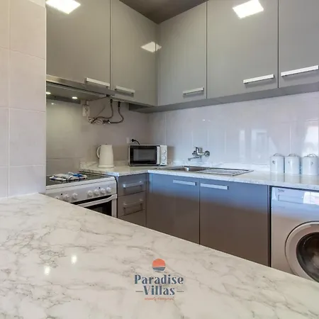 Cozy 1-bedroom Apartment, Pool,